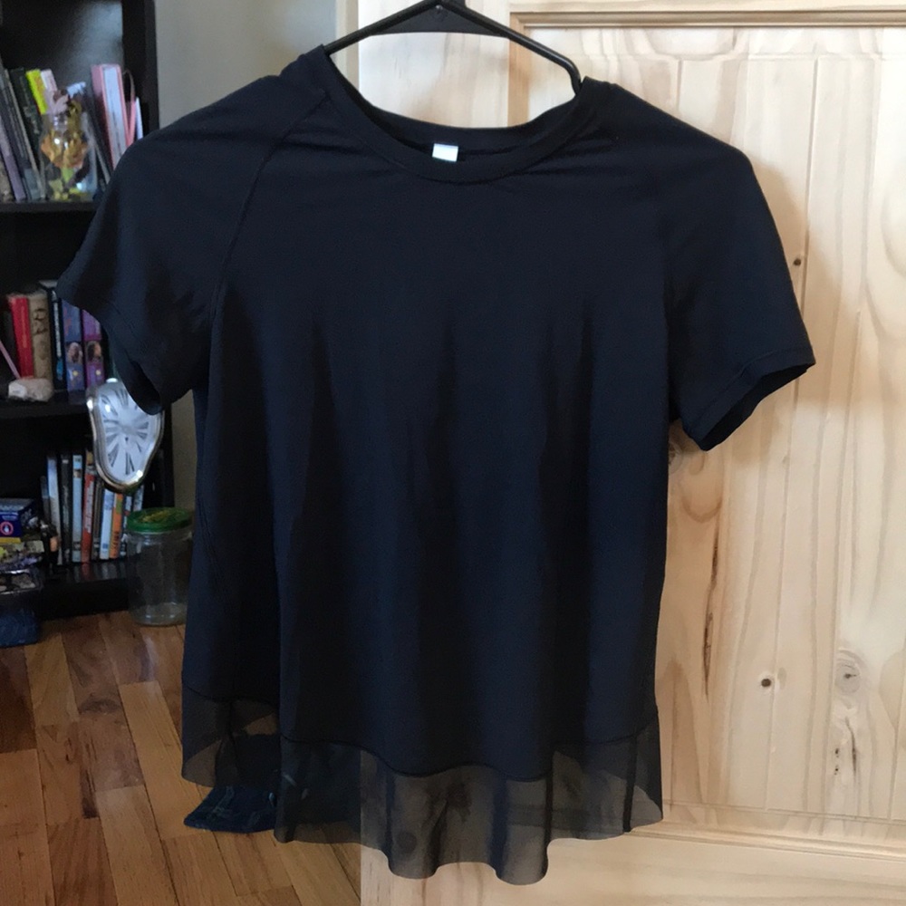 Lululemon cross/open back shirt 🖤